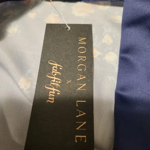 ROBE - Picture 3 of 4